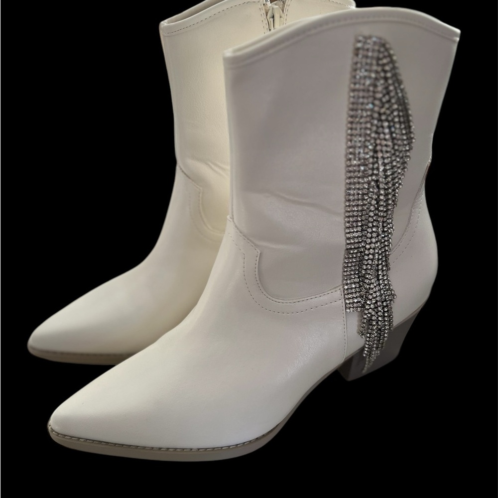 NIB~ Rhinestone Fringe Western
Ankle Boot
OASIS SOCIETY. Size 11 - Picture 4 of 8